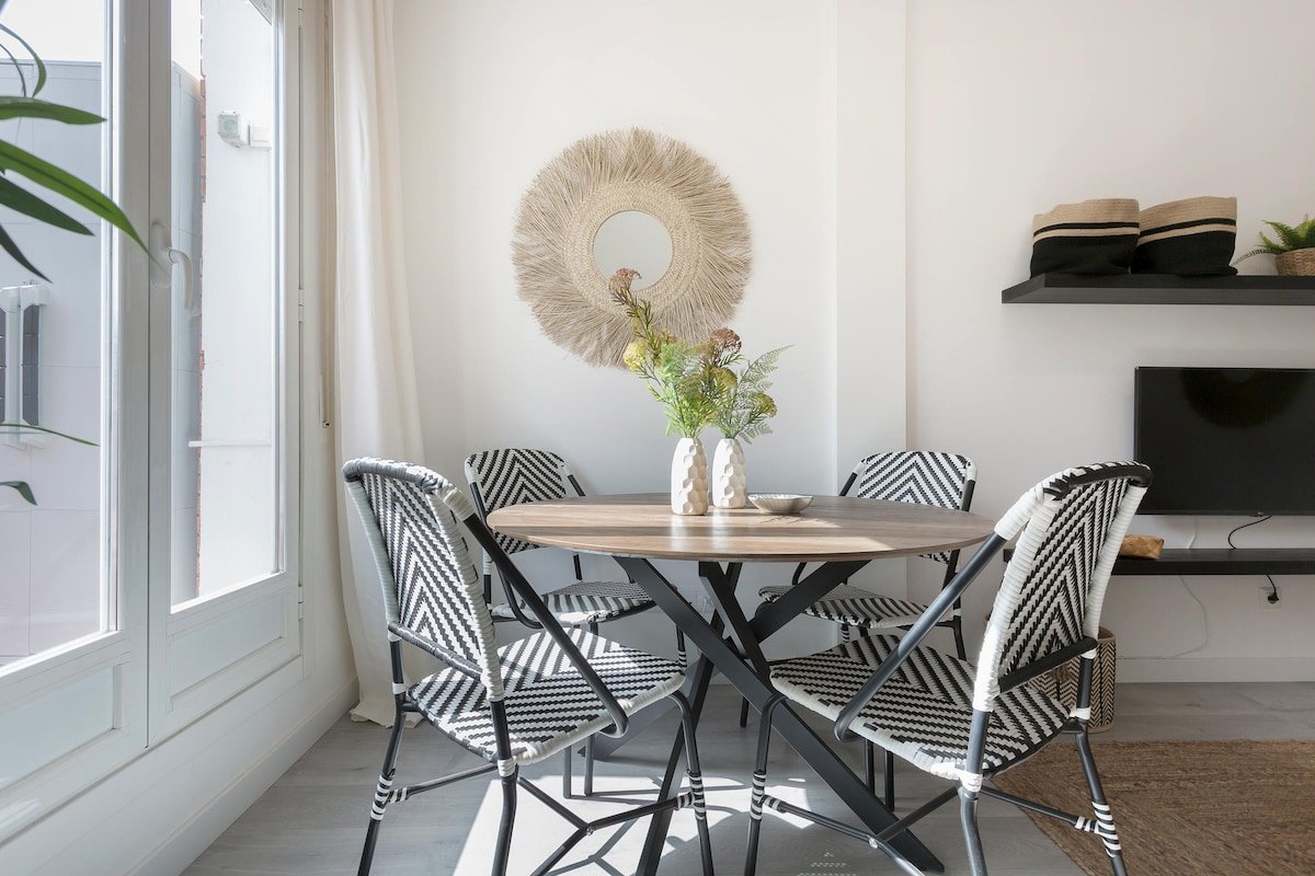 Charming apt near La Castellana. Modesto Lafuente gallery image 3