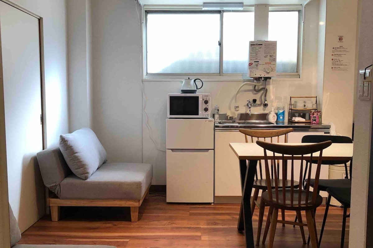 渋谷徒歩5分。駅近だけど夜は静かな１階の部屋。3 BED (w120cm)＋1SOFABED gallery image 3