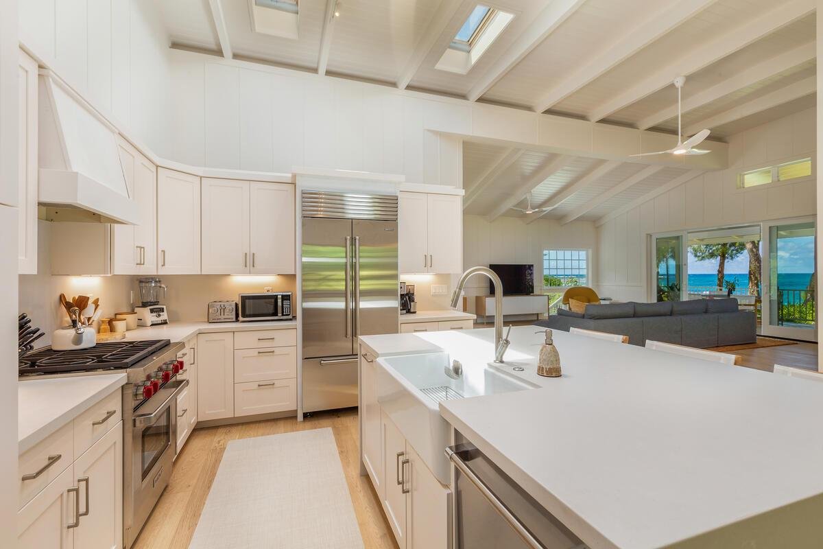 Modern Beachfront Home by Tunnels Beach gallery image 5