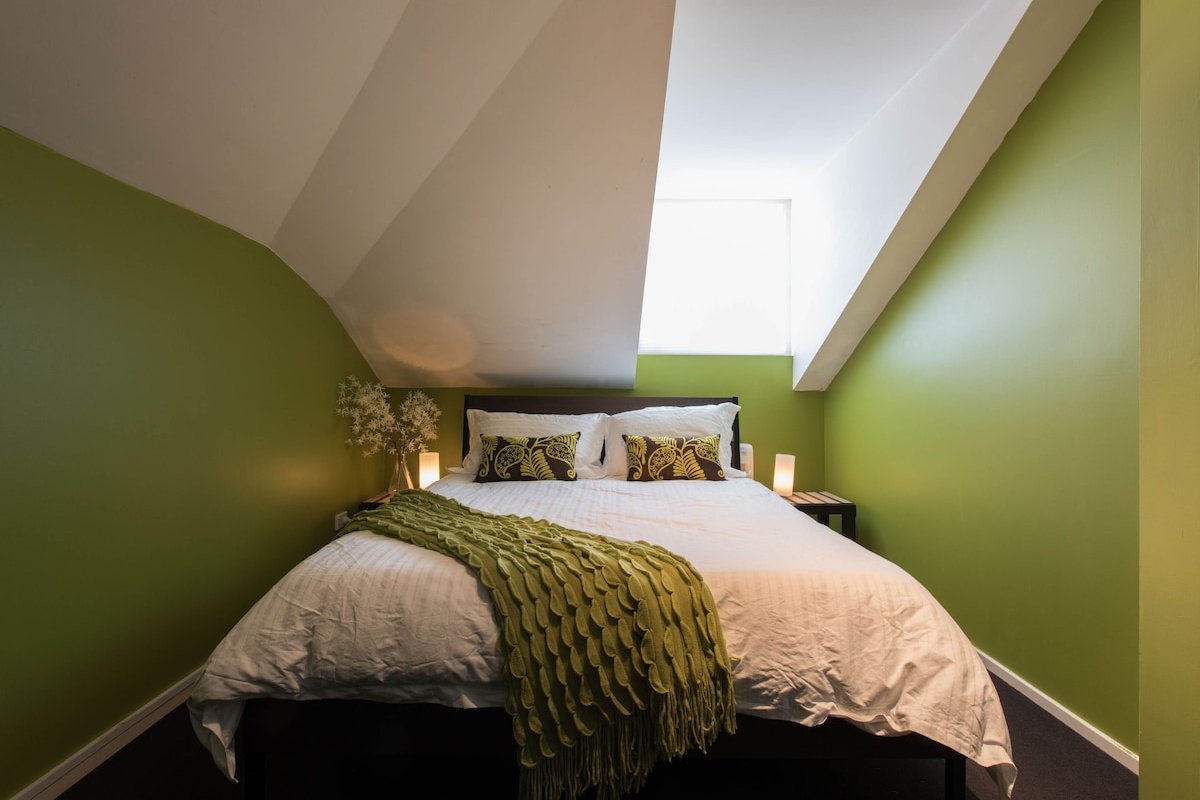 Spacious and Private Darlinghurst Retreat gallery image 4