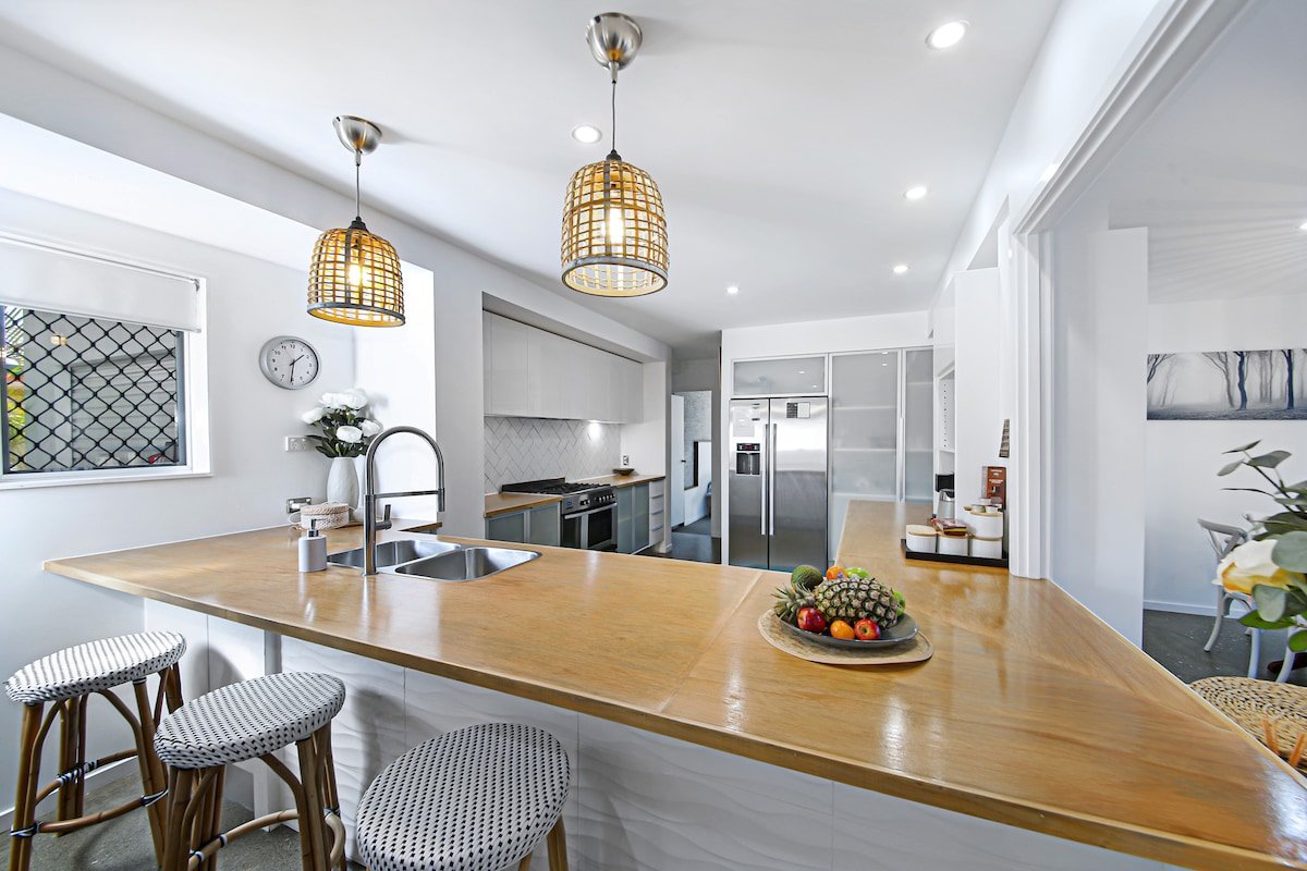 Relaxing home at Maroochydore River sleeps 8 to 13 gallery image 2