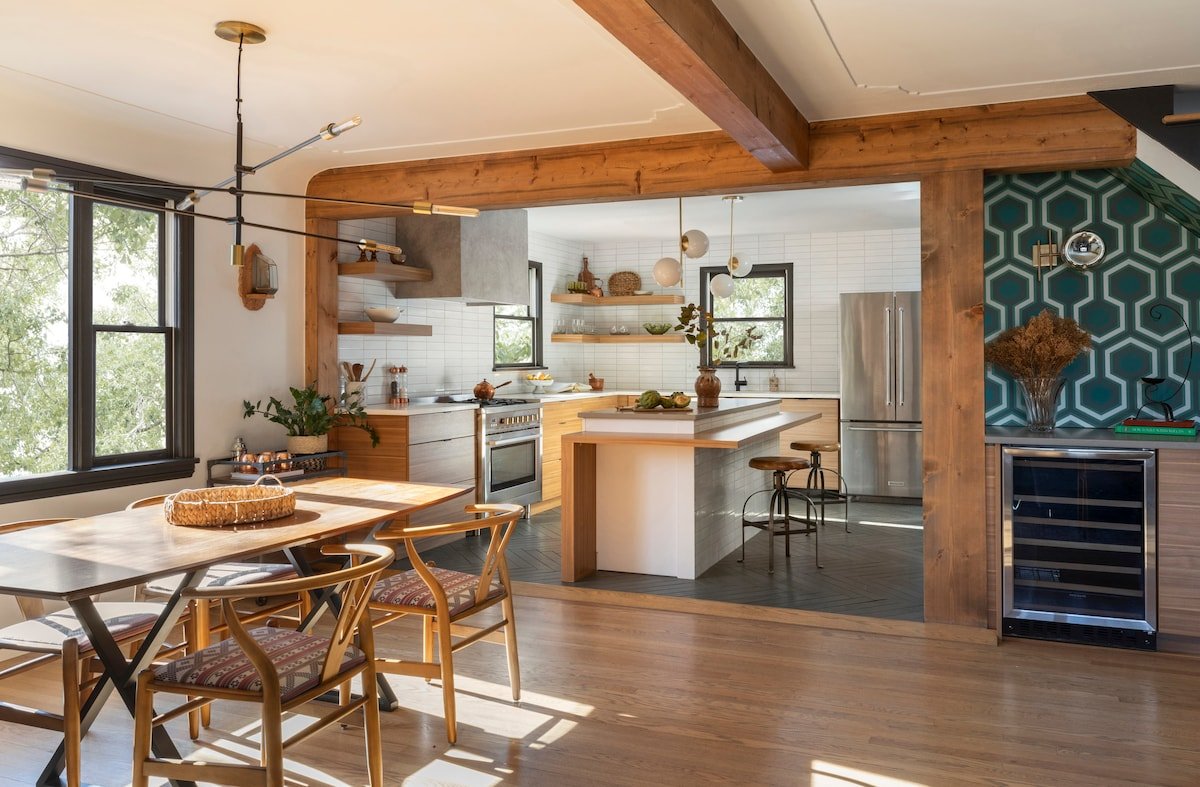 5★ local! 2blk to restaurants*Chef Kitchen*Patio* gallery image 3