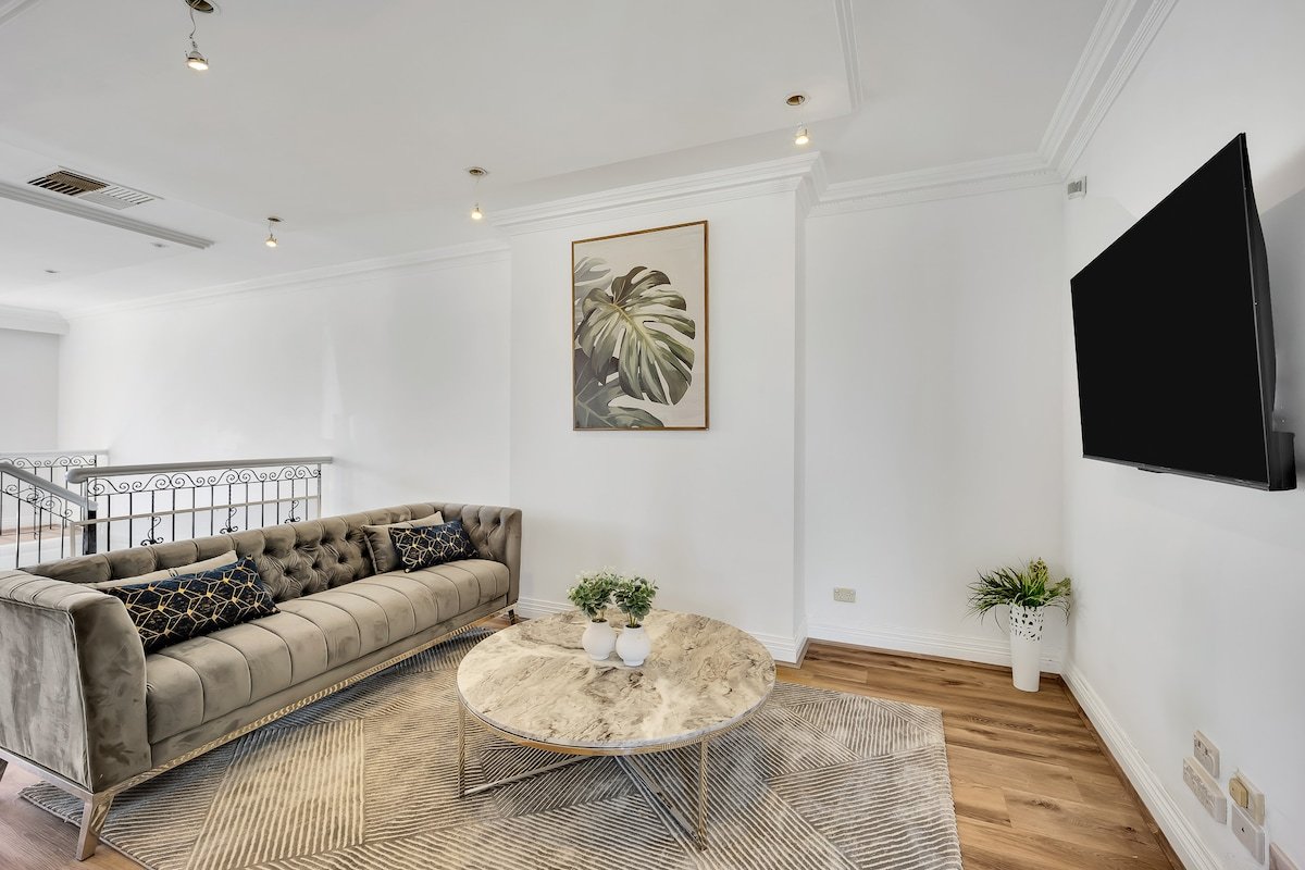 Brighton House w/ Pool gallery image 4