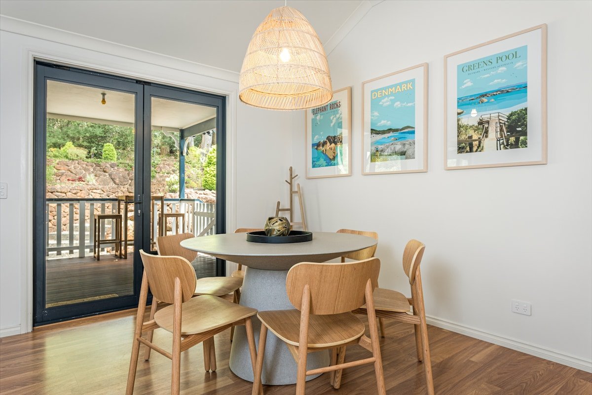 Oceanview Luxury Retreat Amongst the Trees gallery image 5