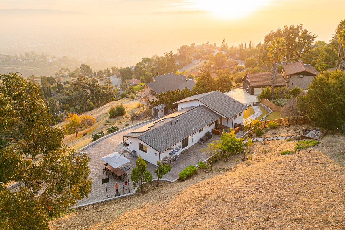 Stunning Modern Home with Amazing Views of Valley