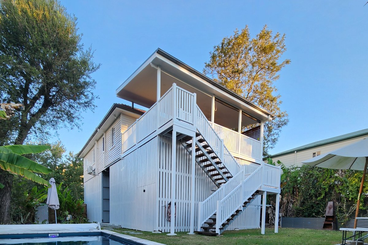 Private Home with 9.5m heated pool suburbanSTAY