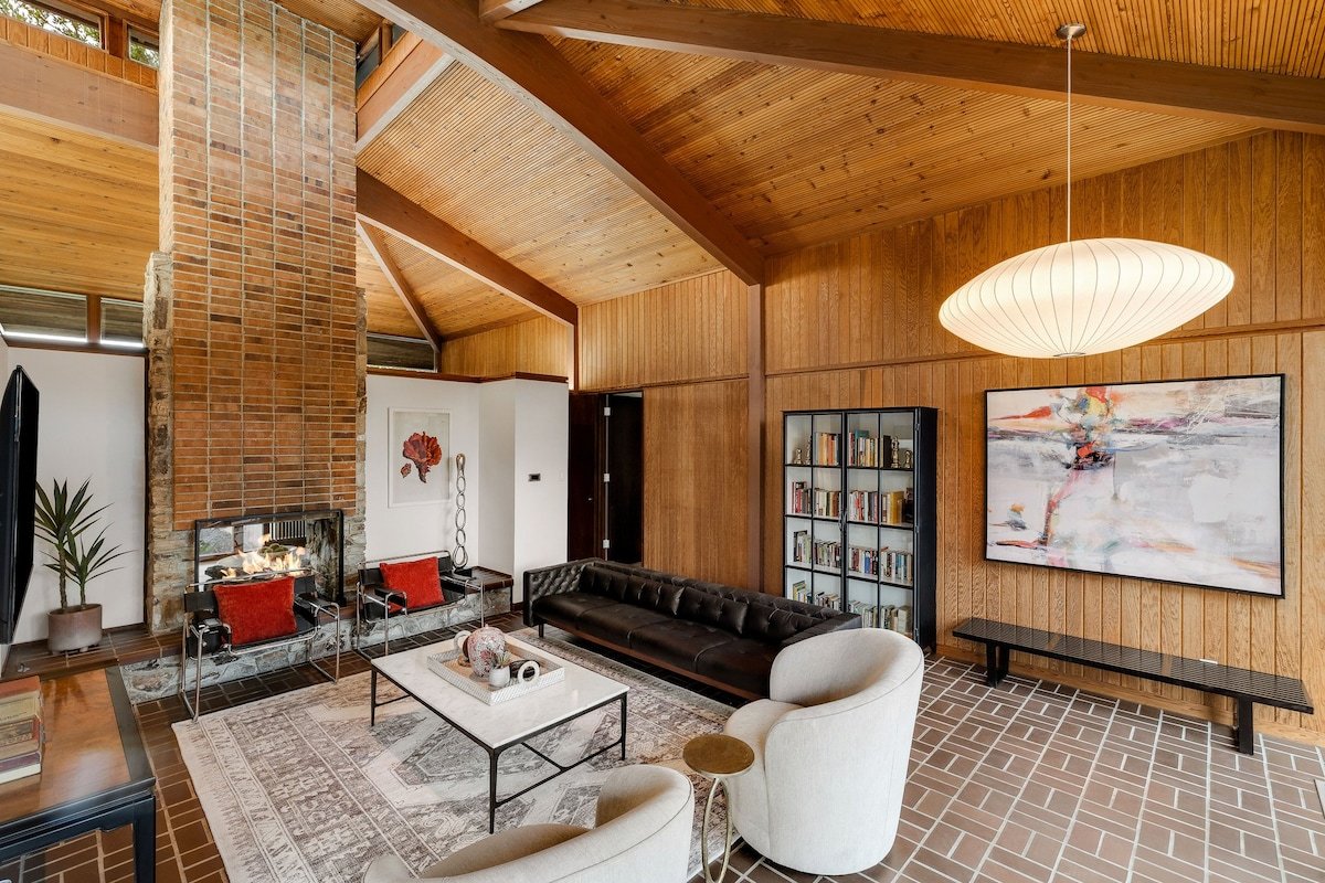 Mid-Century Oasis gallery image 3