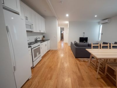 New 9 Bed 4 Full Bath 3000 SF Spacious Apartment