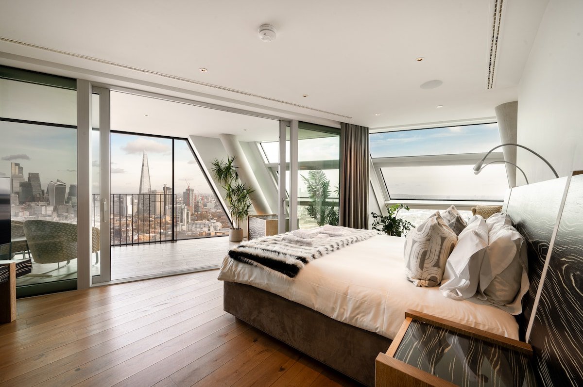 Breath-taking views! Stunning 3 Bedroom Penthouse gallery image 5