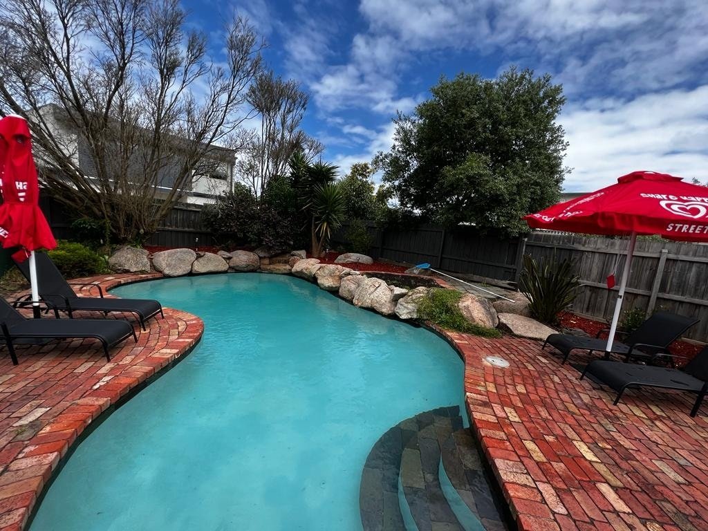 80’s Renovated Gem 400m to Beach gallery image 3