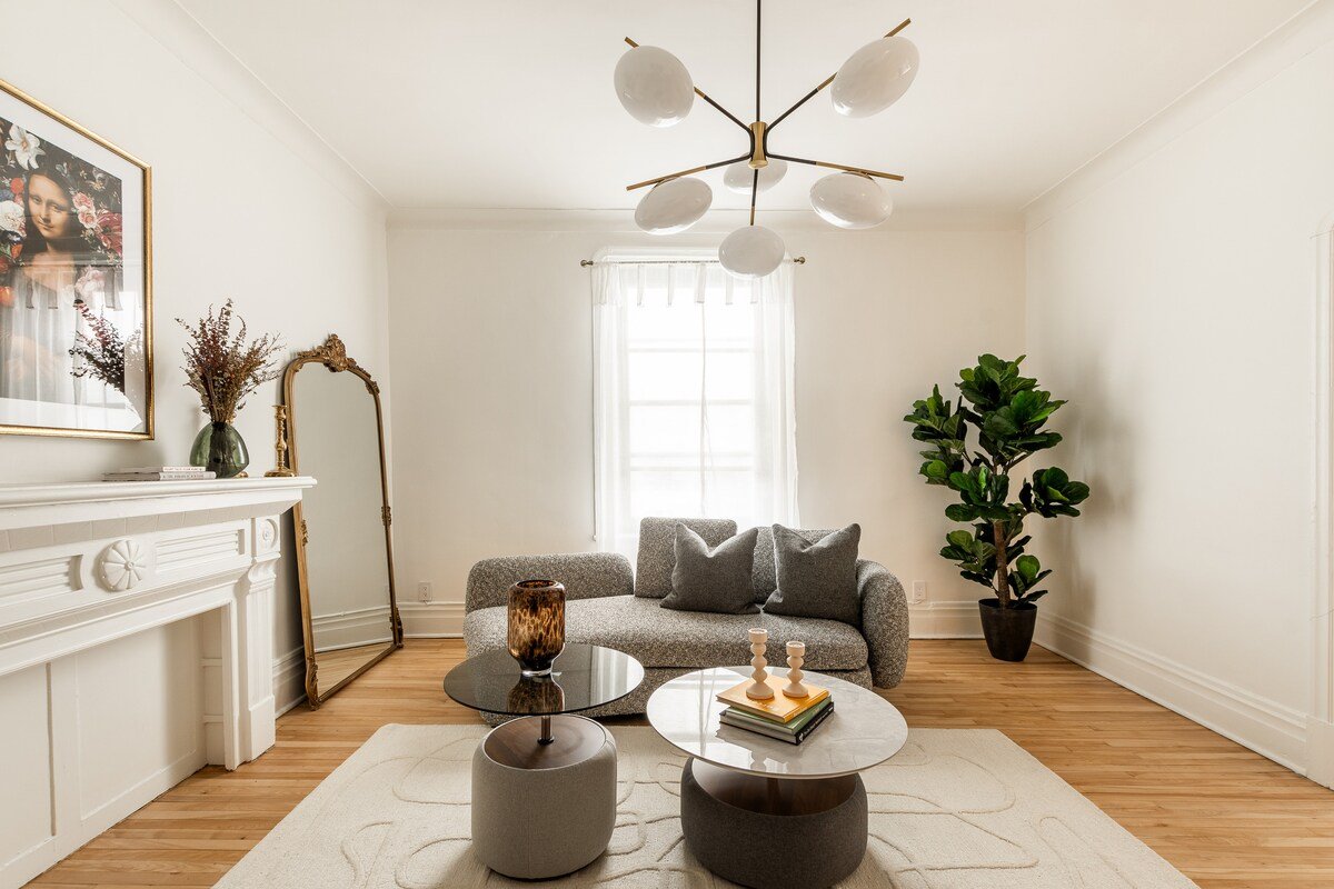 Chic apartment with Parisian accents | Plateau gallery image 4