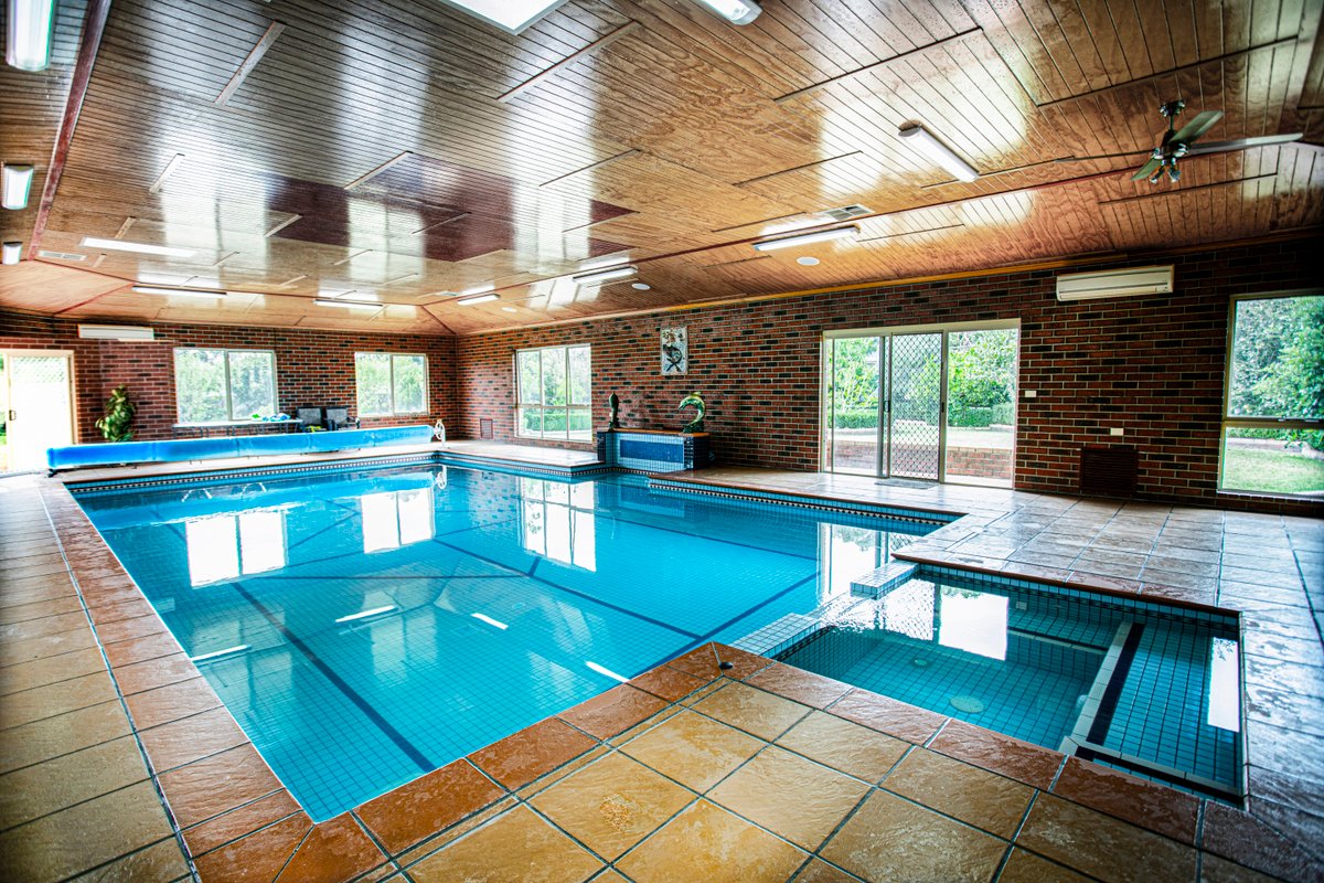 Indoor Heated Pool & Spa-The Pomegranate