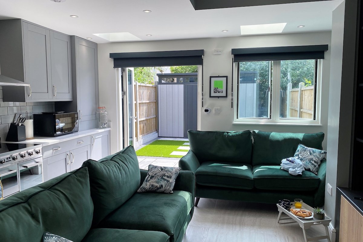 Superb townhouse near vibrant Gloucester Road gallery image 2