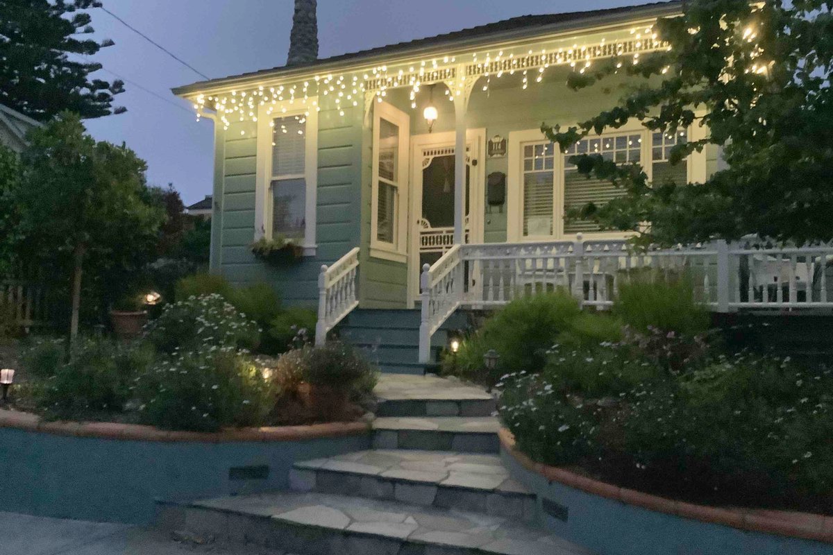“Mainstay Cottage” Just Steps To Beach & Town!