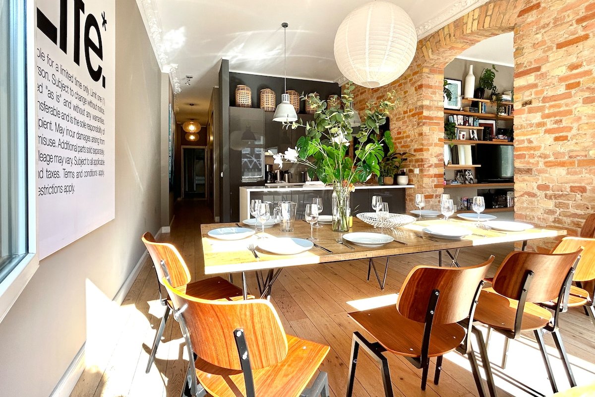 “BIG + Beautiful” – central 5 BR / 3Bath + balcony gallery image 4