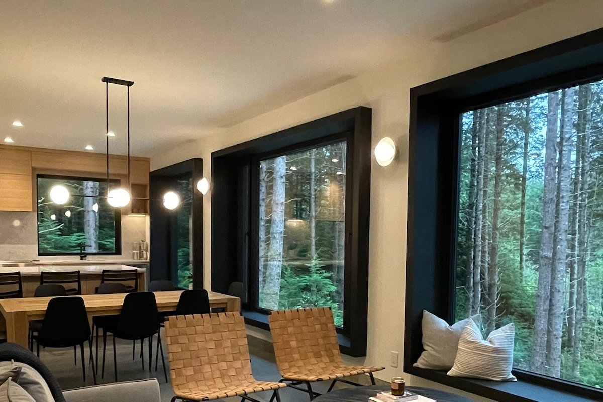 Shelter Jordan River | Modern 3bd Forest View Home gallery image 4