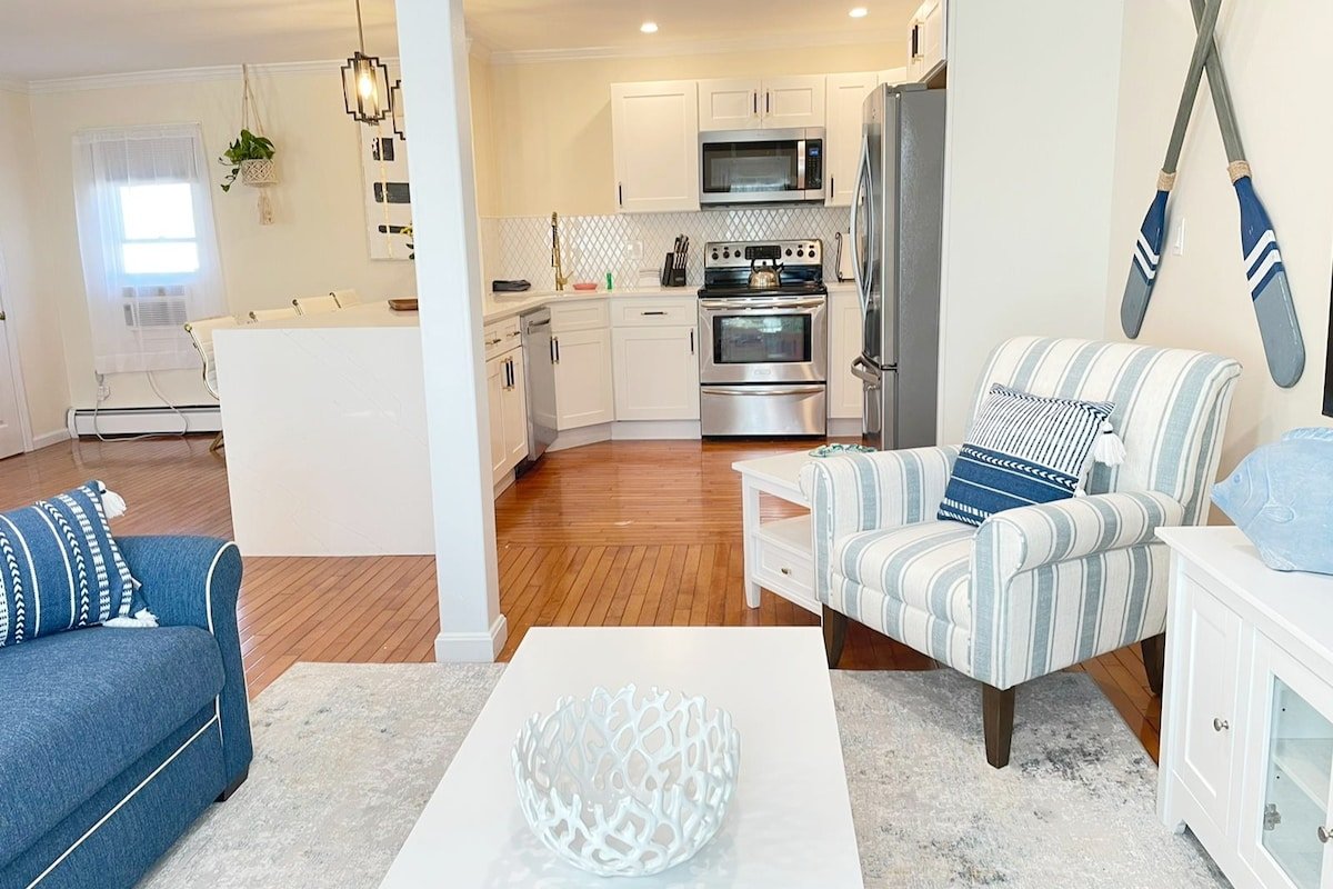 Newport Condo/ Rooftop Deck gallery image 3