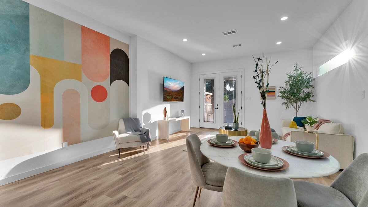 Luxe 6BR Retreat • 2 Hot Tubs • Dual Game Lounges gallery image 5