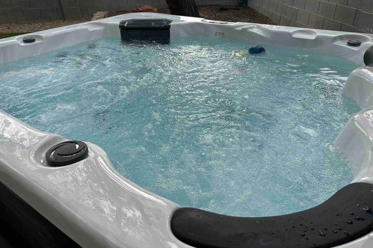 *King Suite* Spa* Fast Wi-Fi *6 miles to LV Strip* gallery image 3