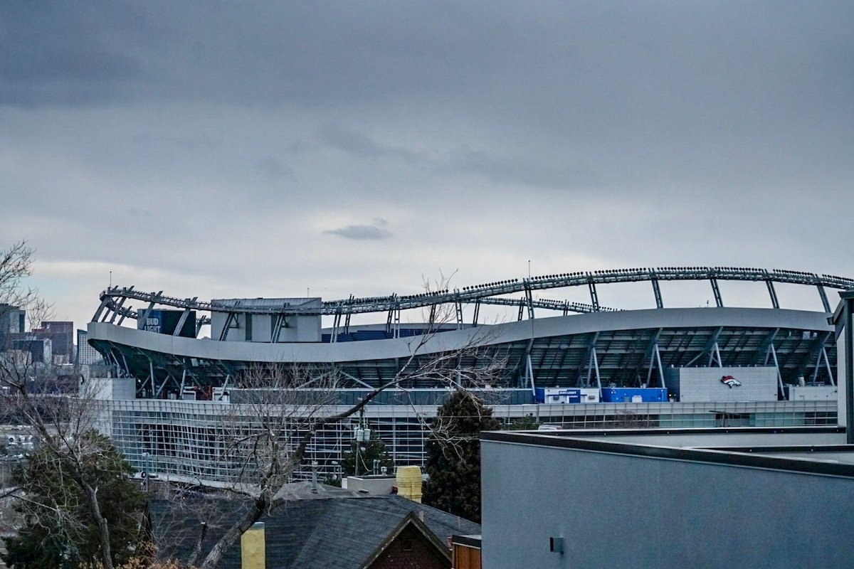 Mile High Overlook – Amazing roof top views! gallery image 2