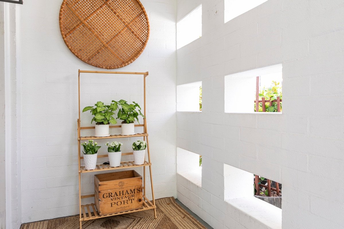 Gorgeous Naples Island Home Near 2nd Street gallery image 3