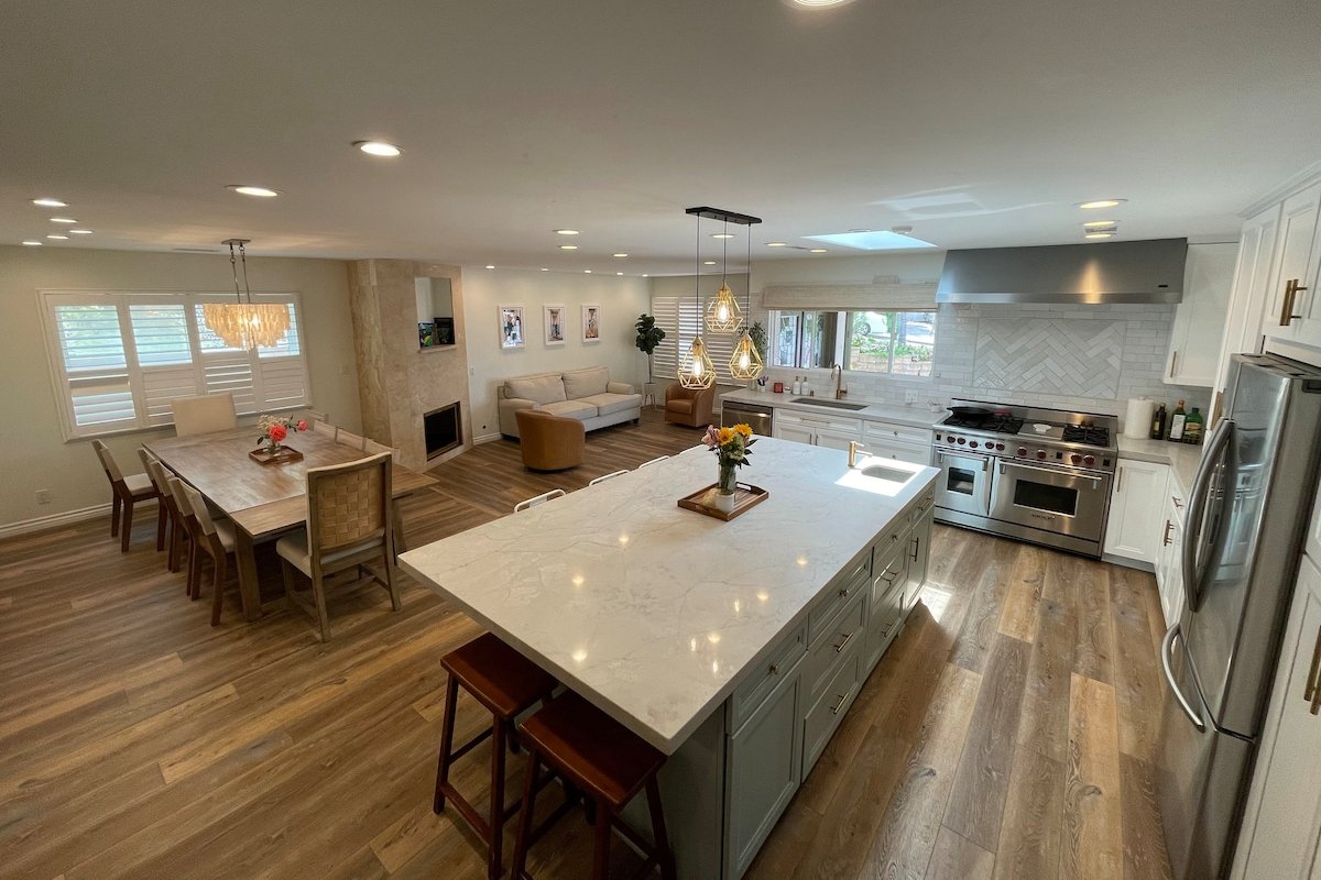 Ultimate Family Retreat: Theater, HotTub & Arcade! gallery image 3