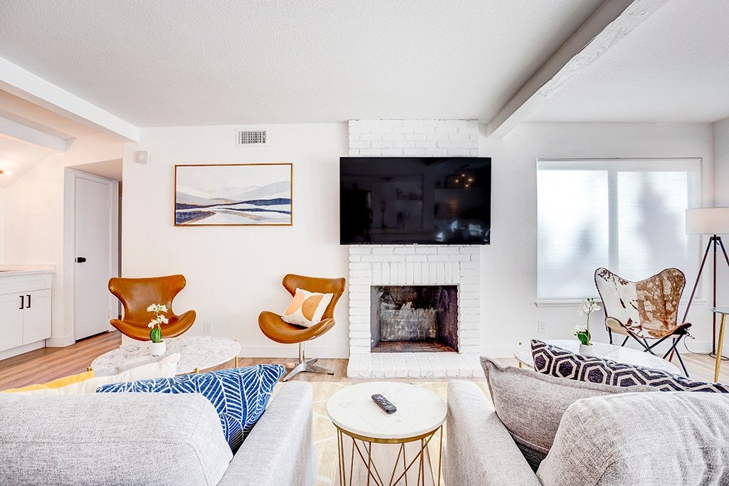 NEW FRESH 5bd/3BA Sparkling pool Vegas strip 7mins gallery image 4