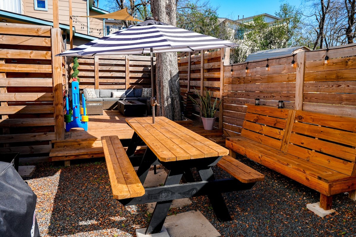 Fun Lux 10 Bed Home • Xmas Tree • Hot Tub • Games gallery image 5