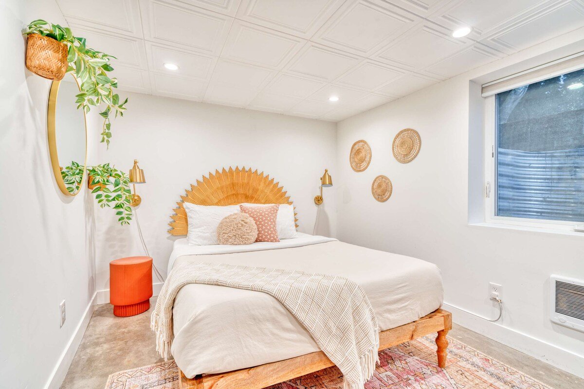 Hot Tub • Fast WiFi • AC | King Neighborhood Gem gallery image 5