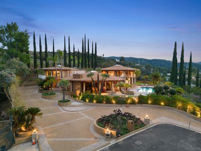 Unique Lewis-Loughrey Masterpiece w/ Surreal Views