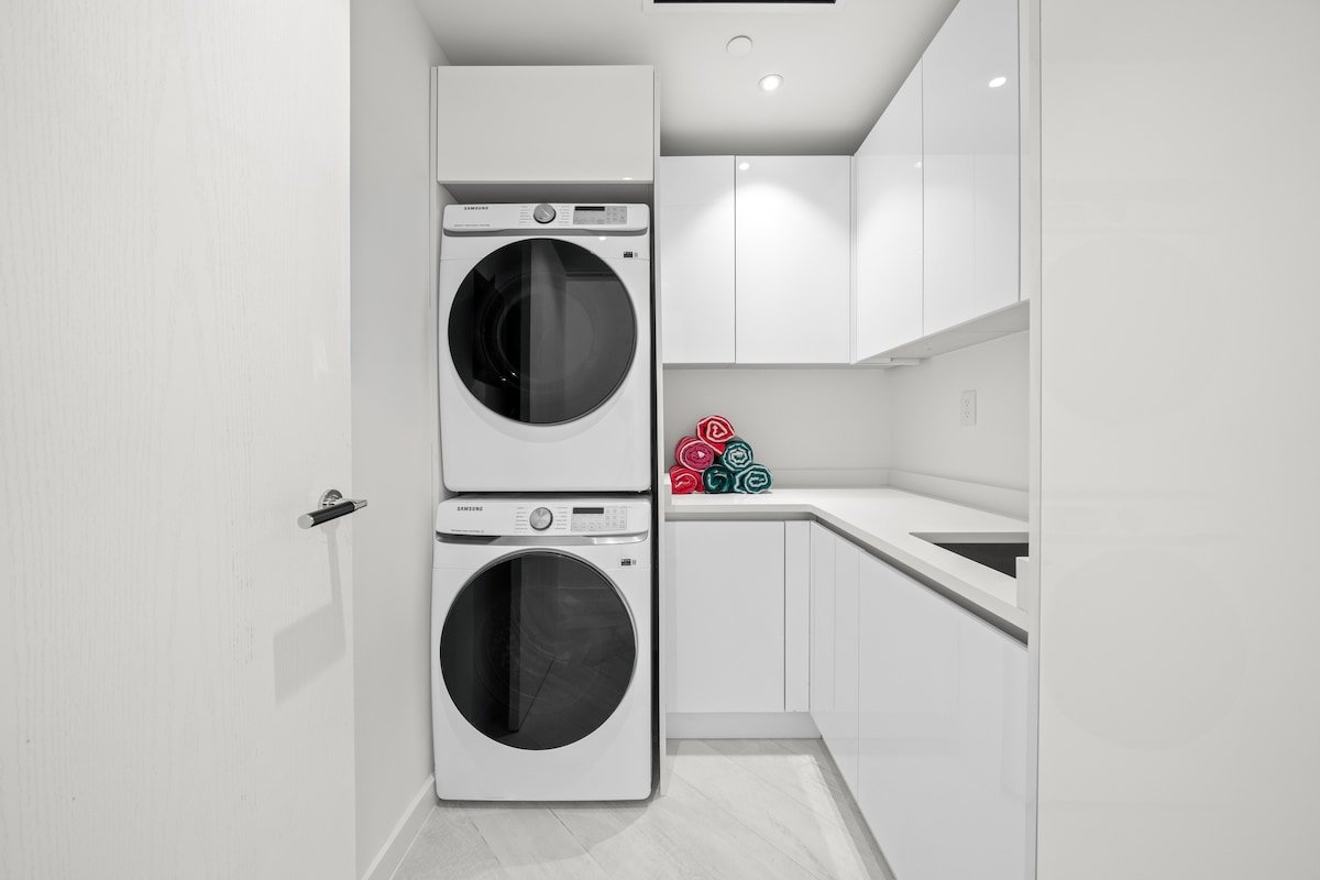 The Sunset Condo gallery image 3