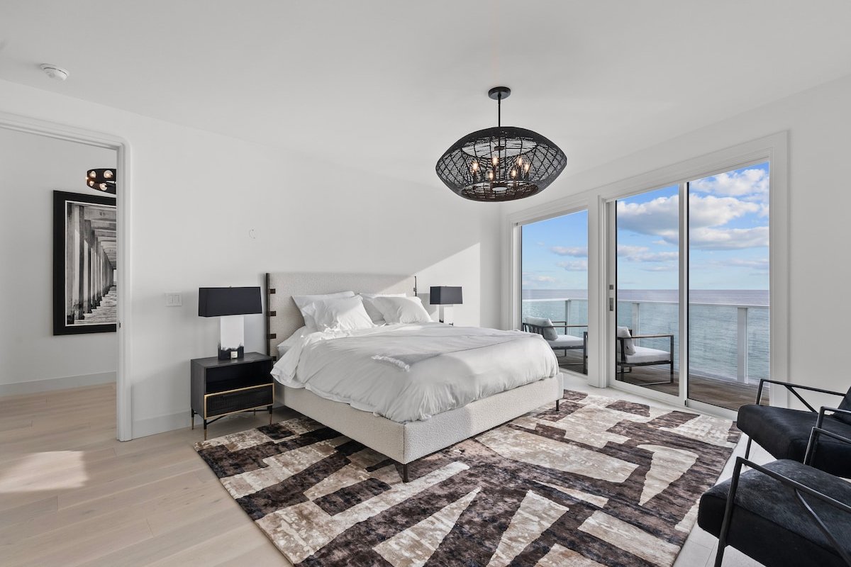 Epic Modern Malibu Beach House gallery image 5