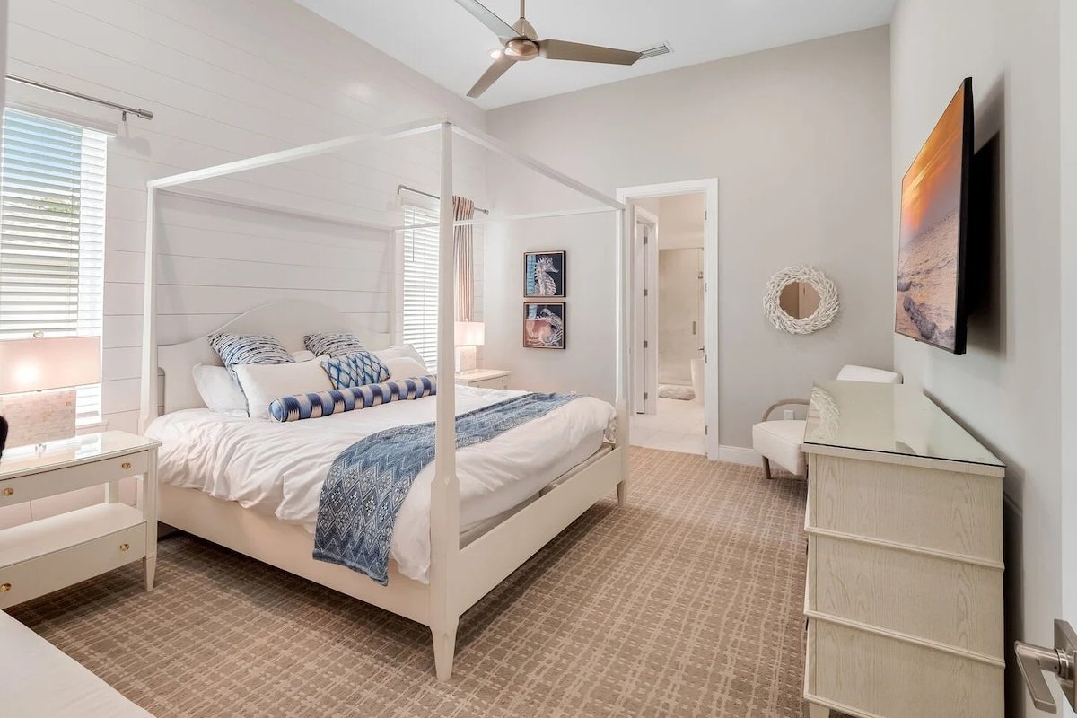 Fairway Tropic Oasis: Themed Rooms, Arcade, Golf gallery image 4