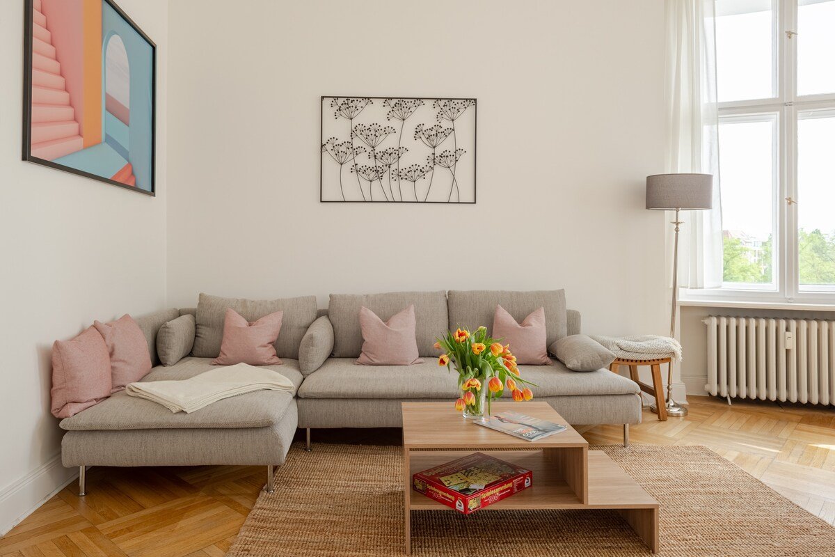 K13.2 by Rockchair | Cozy Family Apt 3 BR 2 Bth gallery image 3