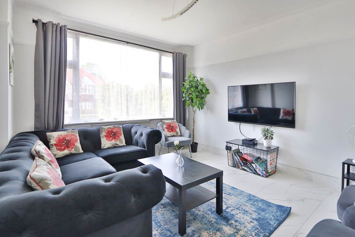 Twin Home + Free parkings, Surbiton Greater London gallery image 4