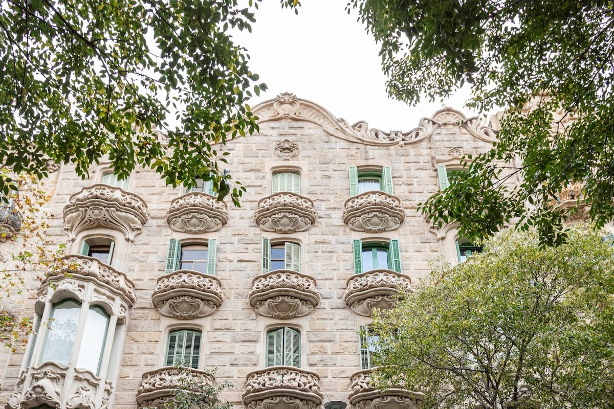 Impressive Design-Forward Penthouse in an Historic Building gallery image 2