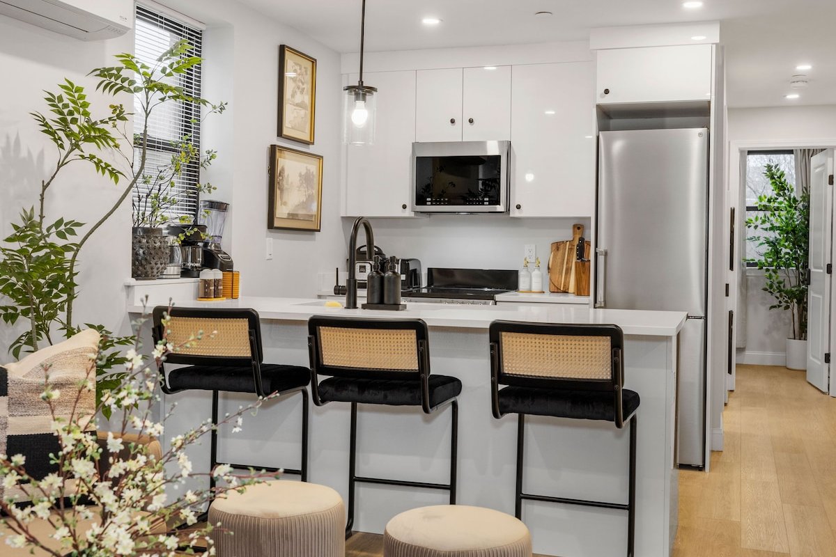 4BR2Bath North End by Subway Downtown gallery image 2