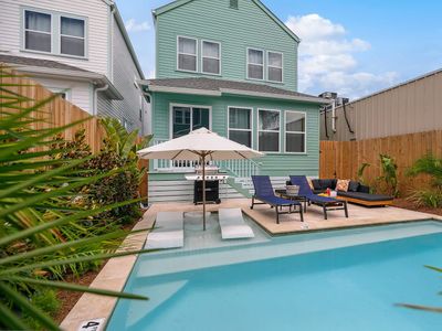 Artsy & Tropical Oasis near FQ ~ Heated Pool ~ Pkg