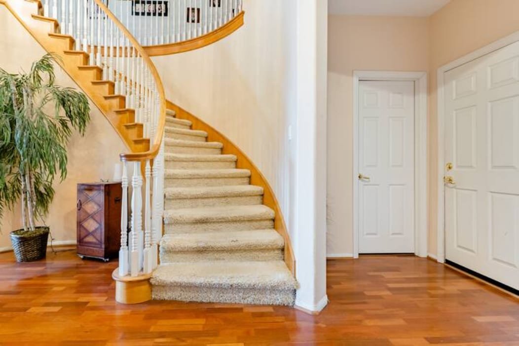 HUGE 6 bdrm Lux (Early bird rate increases soon!) gallery image 3