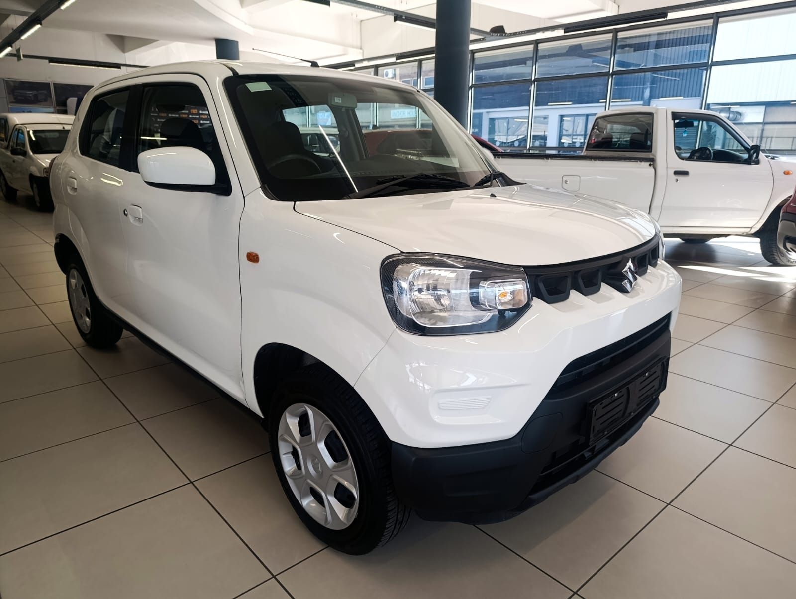 SUZUKI S-PRESSO 1.0 GL AMT for Sale in South Africa