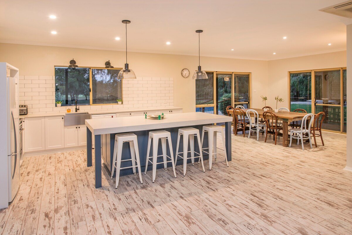 Secluded country feel home – recently renovated gallery image 3