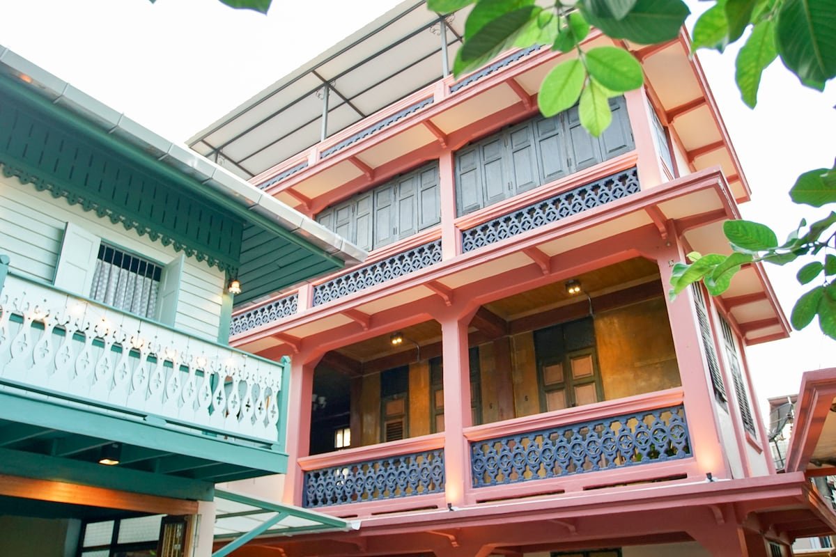 Private House 1930s/Jacuzzi pool/5minMRT/Local gallery image 2