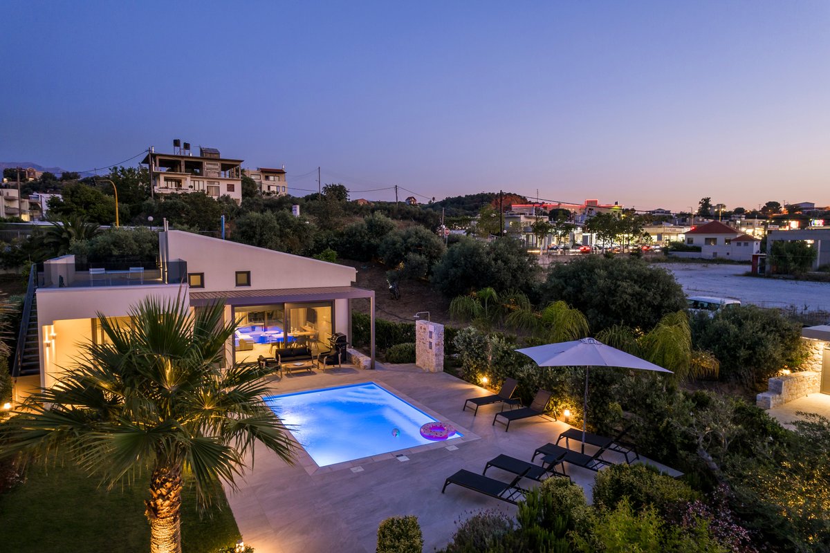 Private Heated Pool – New Lux villa-Walk to Beach