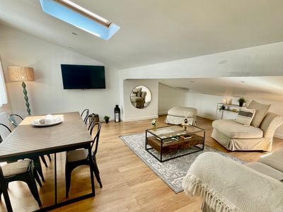 3 chambres au calme, coeur du triangle d’or – Tram