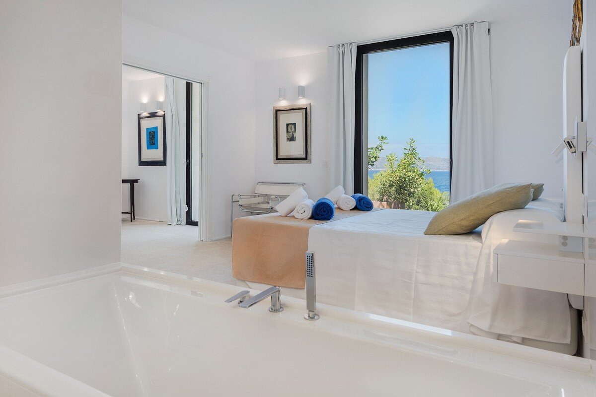 Villa Seablue – gorgeous sea view front line gallery image 4