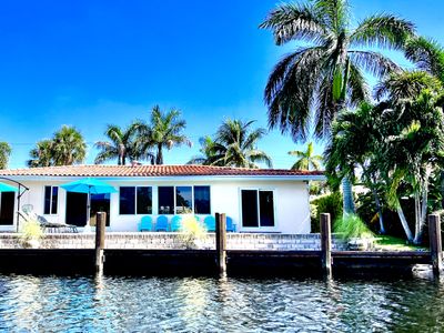 Waterfront home / pool near Miami