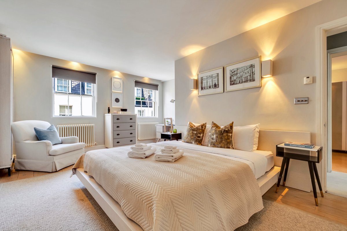 Luxe 4-Bed Mews Home – 10 min to Harrods
