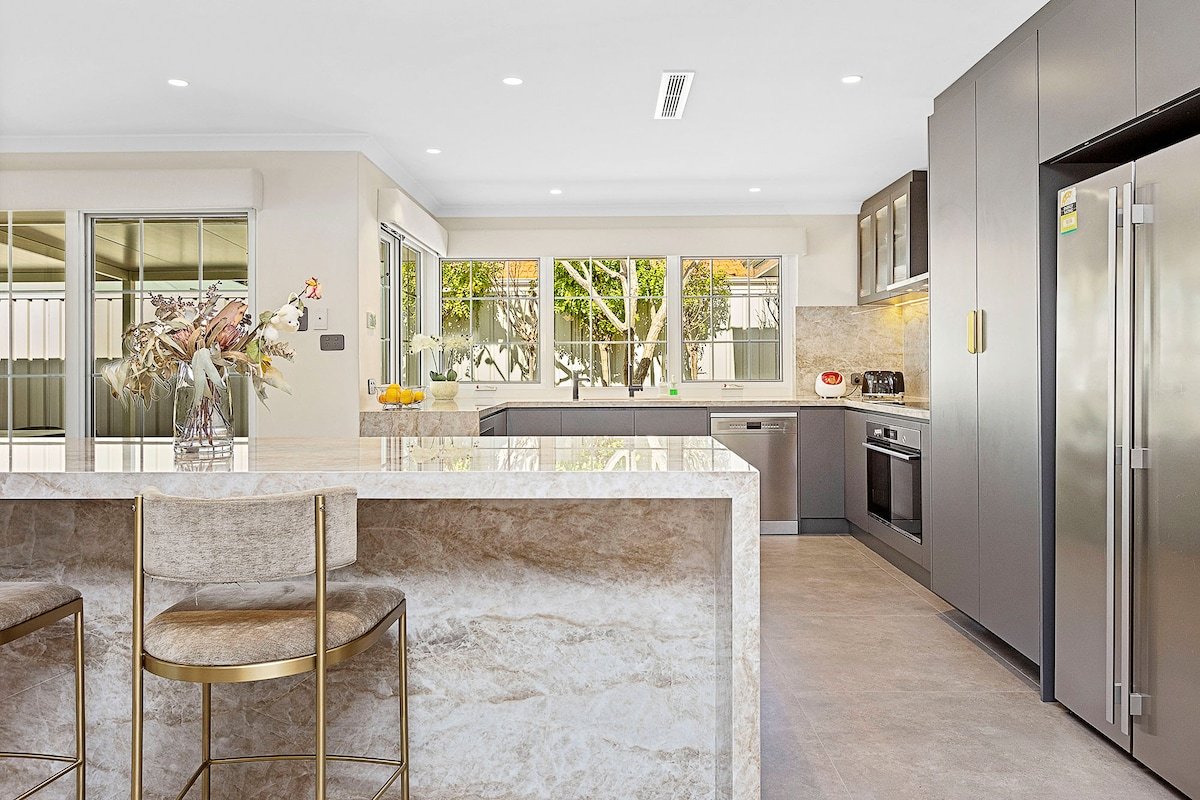 Exquisite Oasis Family Retreat gallery image 2