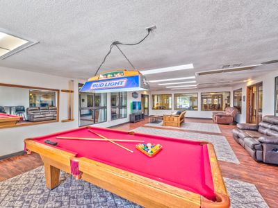 Back to the Future Home w/ hot tub!