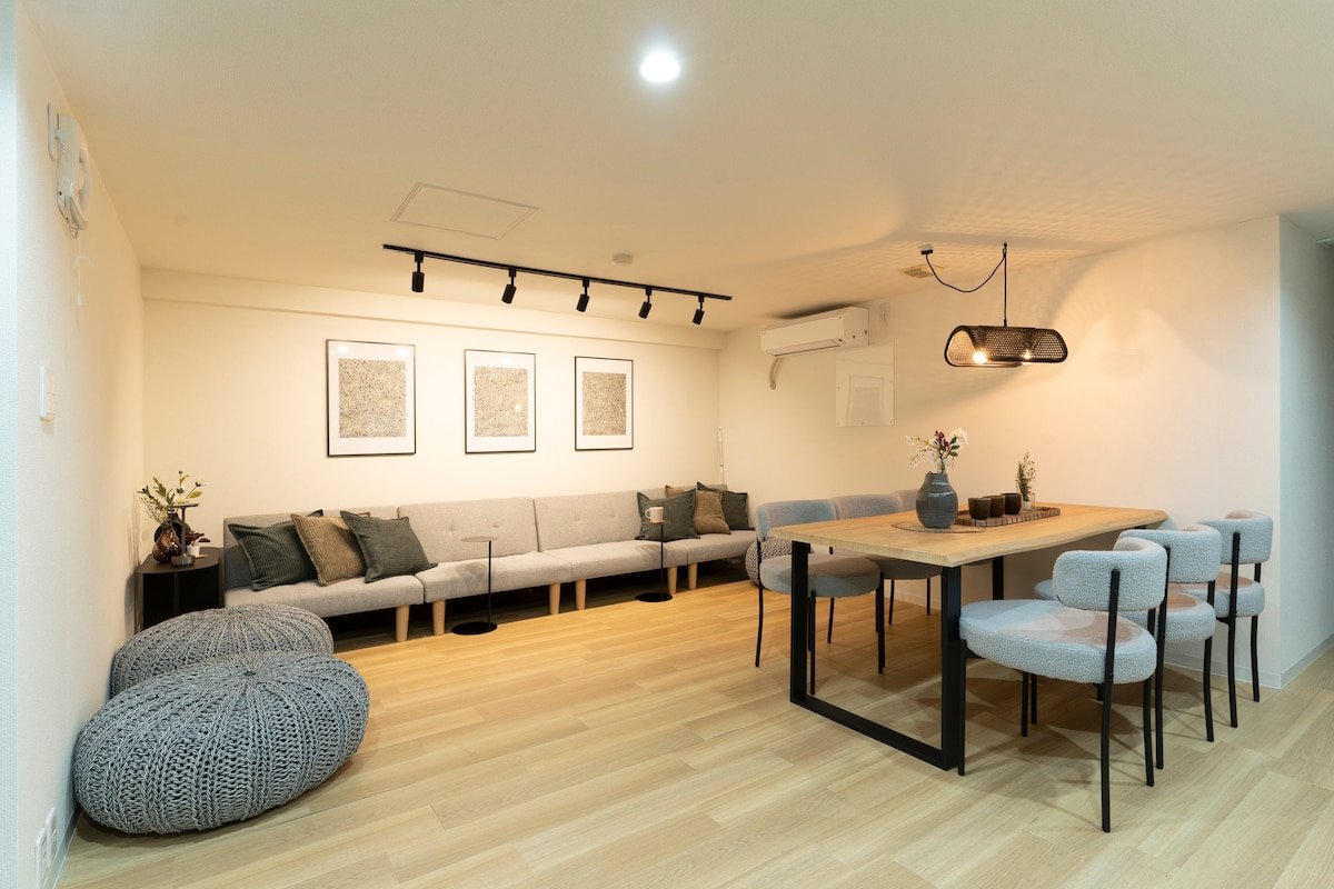 新宿駅徒歩圏内/渋谷駅電車で10分/東新宿駅徒歩4分/ベッド8台/3シャワールーム/和を感じる gallery image 2